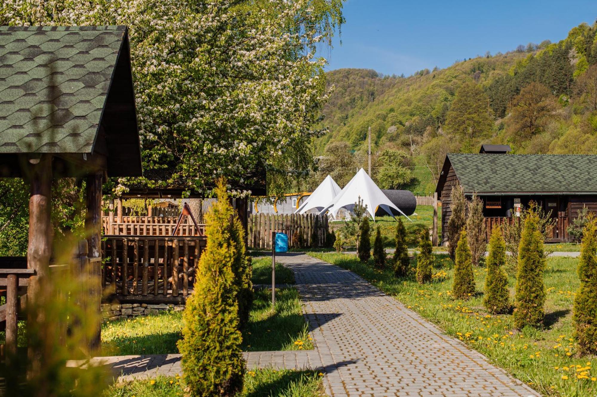 Рибничанка Hotel Skhidnytsia Kültér fotó